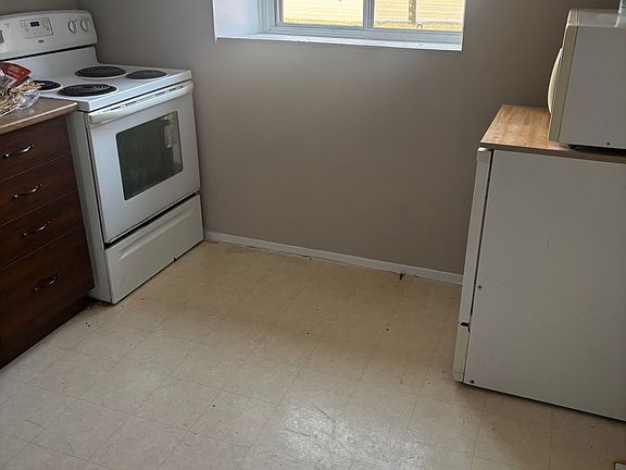 3rd image of 119 Moregate Cres