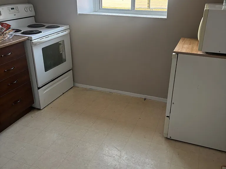 119 Moregate Cres — Photo 3