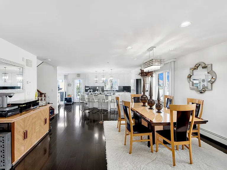 27 Woodside Ave #A — Photo 4