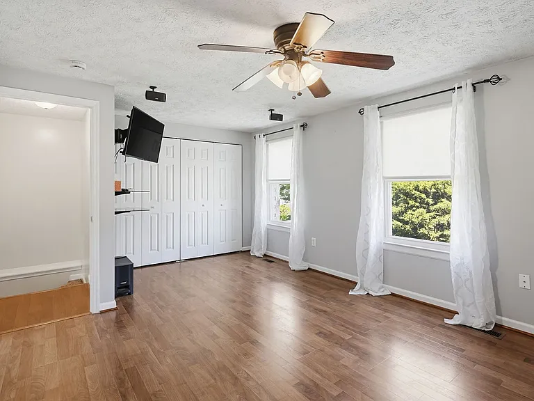 9402 Granite Hl — Photo 31
