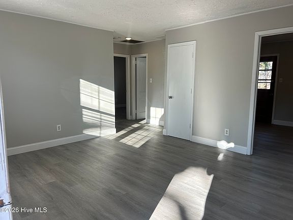 5th image of 520-522 Williams Street