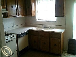 3rd image of 31614 Raymond Dr