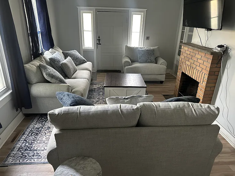 1648 Valley Dr — Photo 3