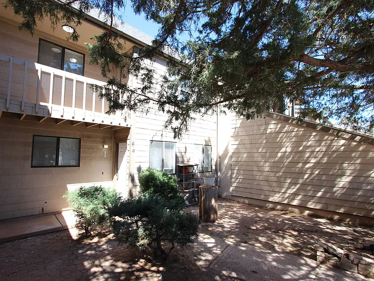 1927 E Arrowhead Ave — Photo 3