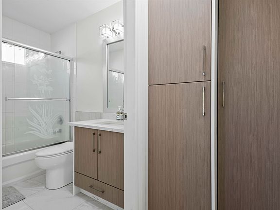 4th image of 26852 26a Ave
