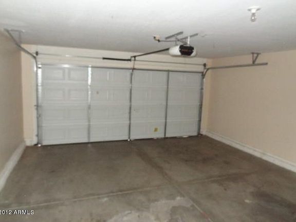 3rd image of 5233 W Huntington Dr