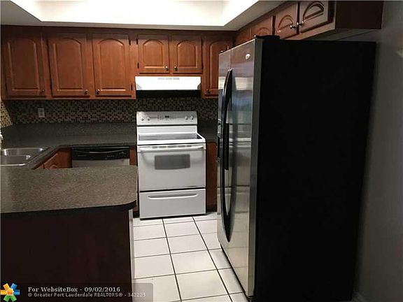 5th image of 6830 NW 81st Ct