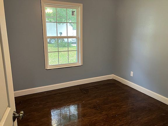 3rd image of 1009 Anderson Dr