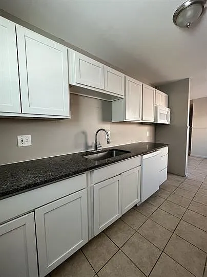 3 bed, 966 sqft, $1,500 — Photo 2