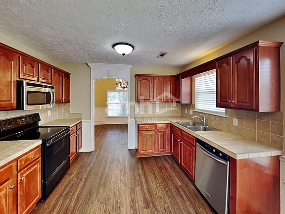 3rd image of 1609 Antebellum Dr