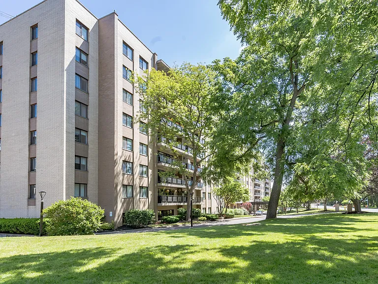 Elevate your lifestyle at The Venue Apartment Homes, where modern living meets lush green spaces. Enjoy spacious layouts, top-notch amenities, and convenient access to local dining and shopping. Schedule your visit today!
