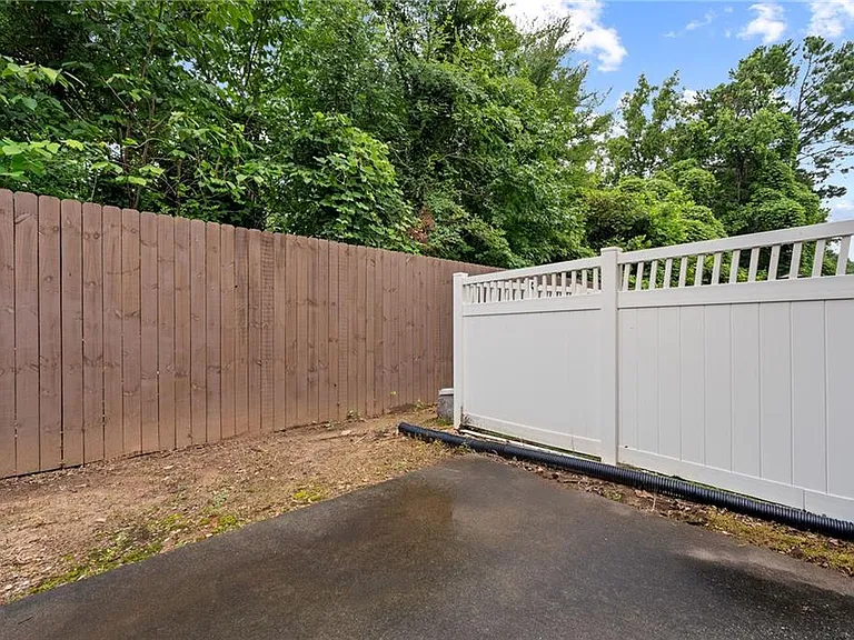 1058 Treymont Ln — Photo 37