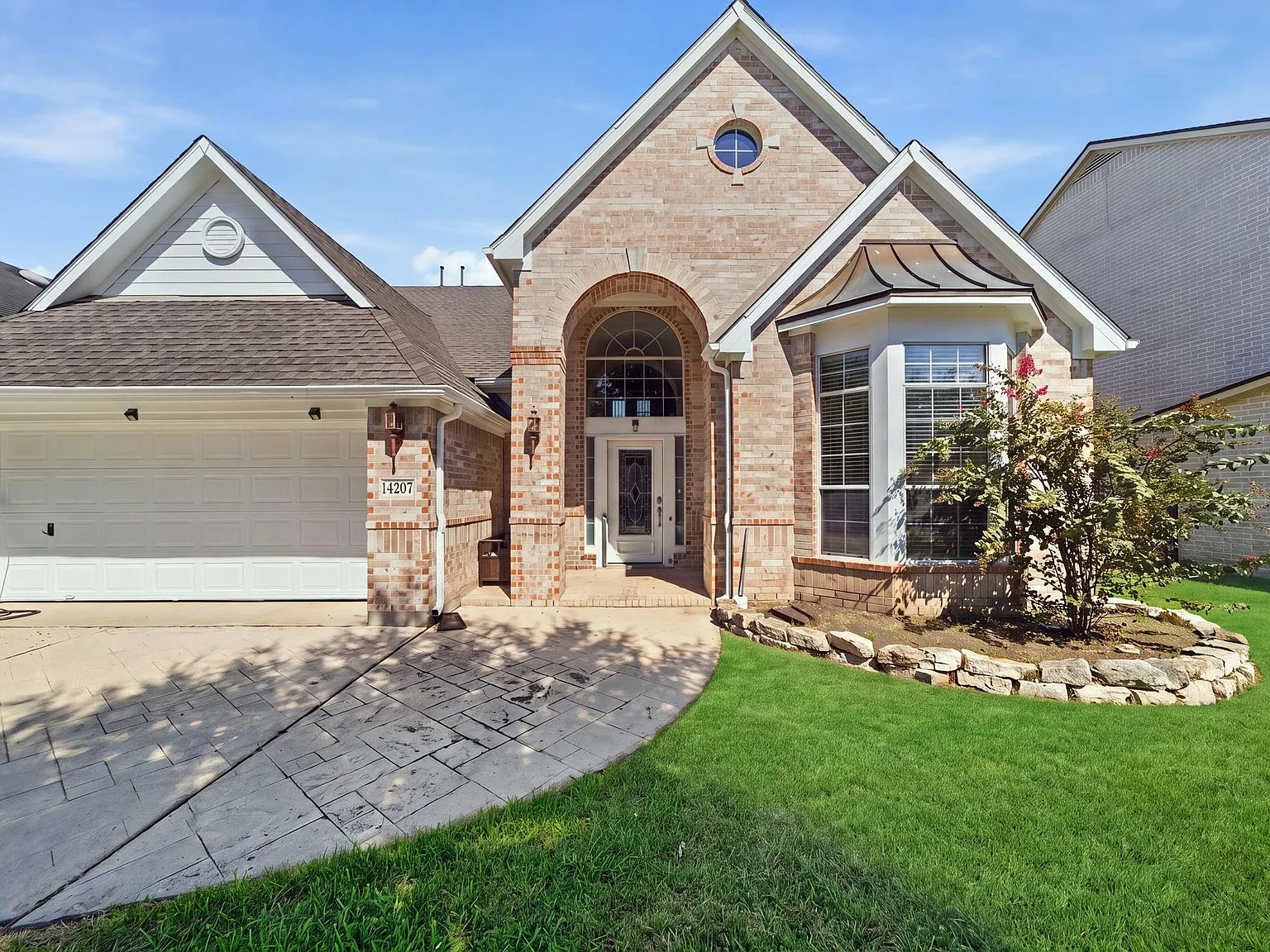 5 bed, 3.5 bath, 2937 sqft, $3,450 — Photo 2