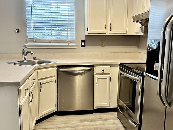 5th image of 4194 Bluebird Dr