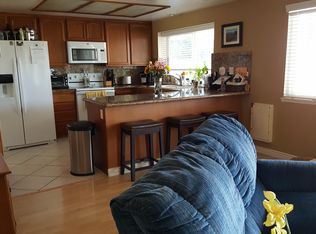909 Hedges Dr, Corona, CA 92878