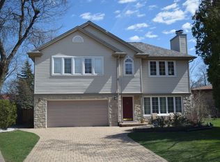 6847 N Concord Ln, Niles, IL 60714