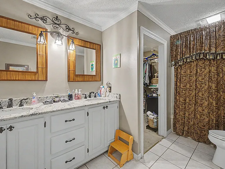 300 Cheyenne Dr — Photo 15