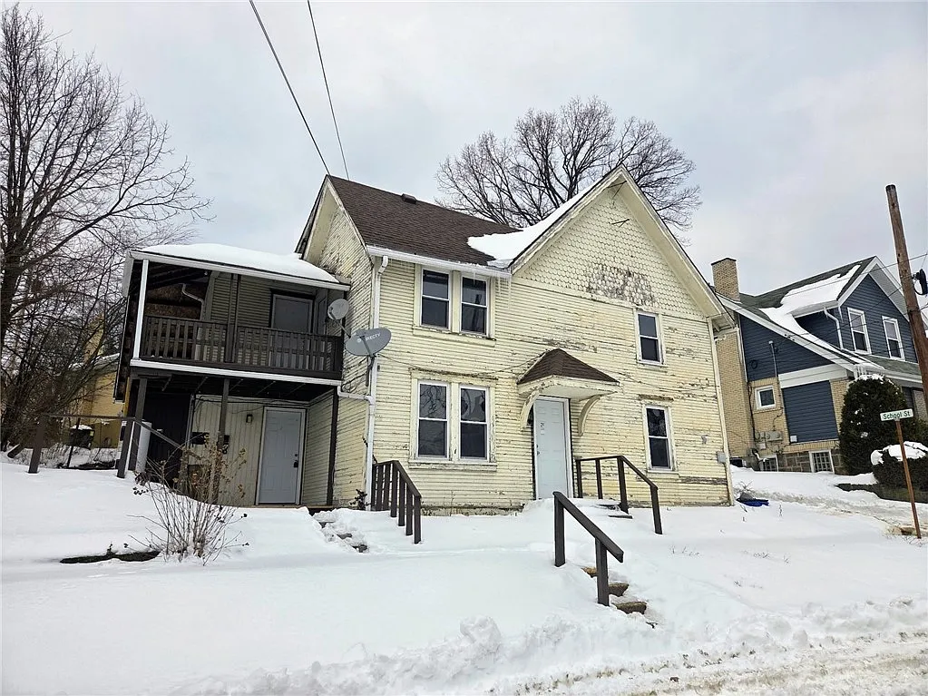 306 Spruce St photo 1