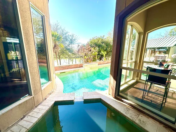 216 Berwick Dr, Bridge City, TX 77611