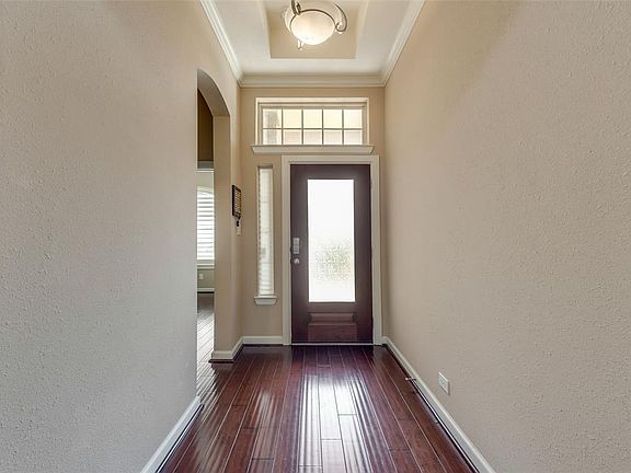 2nd image of 8619 Crescent Valley Ln