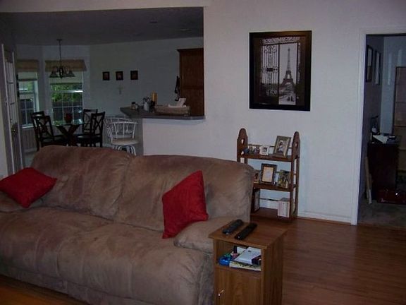 4th image of 4205 Lost Oak Dr