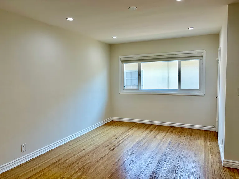 4506 Bakman Ave — Photo 17