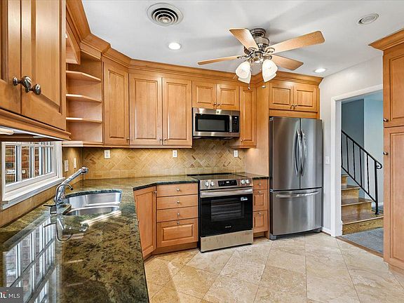 2nd image of 1266 Seabright Dr