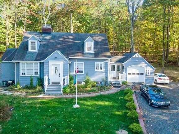 2nd image of 40 Oakwood Rd
