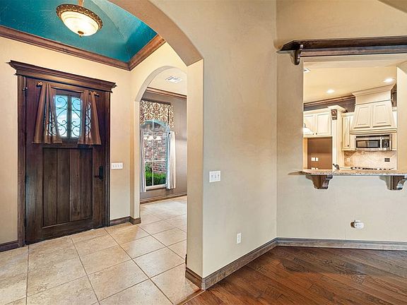 3rd image of 19504 Green Meadow Ln
