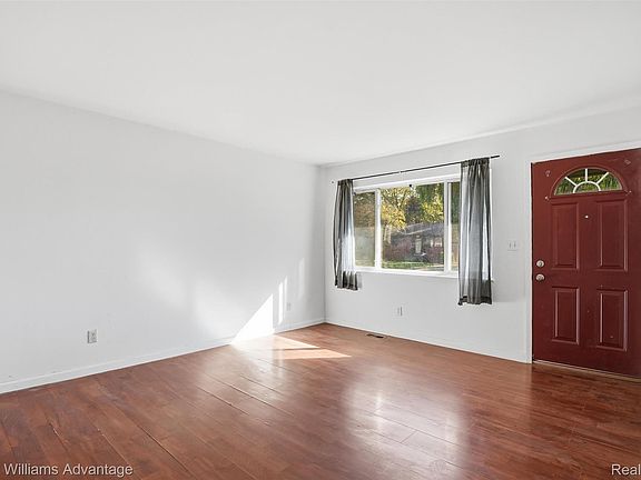 5th image of 28638 Fernwood St