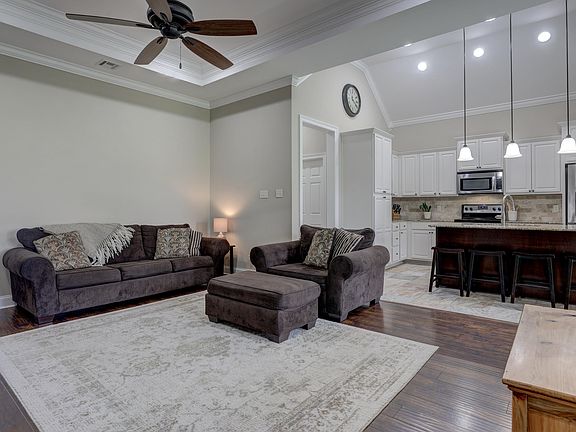4th image of 105 Seth Ln