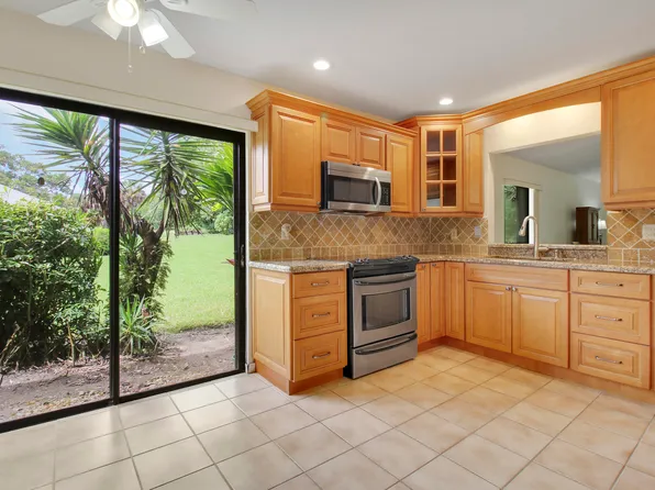 6807 SE Yorktown Drive, Hobe Sound, FL 33455