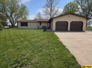 10131 E Lilac Rd, Beatrice, NE 68310