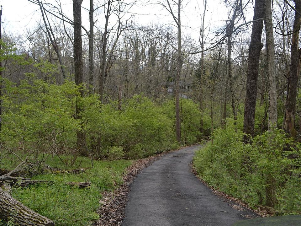 2nd image of 2269 Forestlake Dr