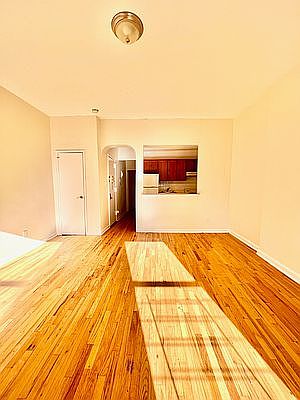 5th image of 21 E 108th St APT 4d