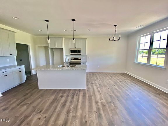 5th image of 127 Ralph Dr
