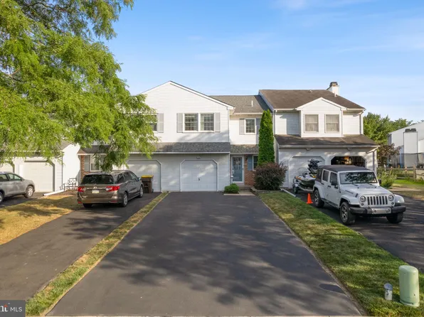 137 Jonathan Dr, North Wales, PA 19454