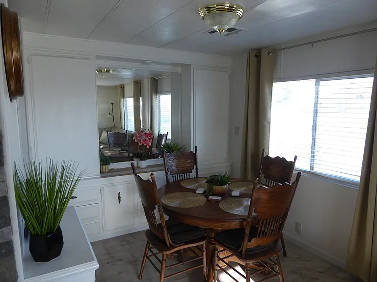 3138 Lake Dr — Photo 6