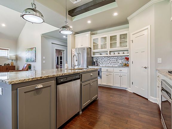 4th image of 18801 Rolling Hill Way