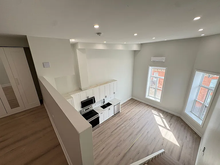 208 King St E — Photo 16