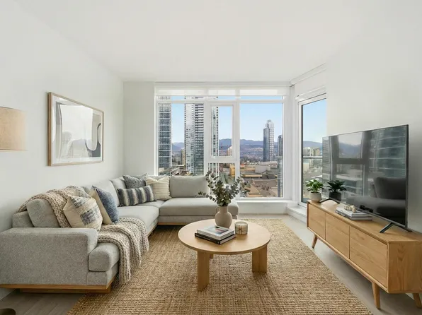 4458 Beresford St #1503, Burnaby, BC V5H 0J1