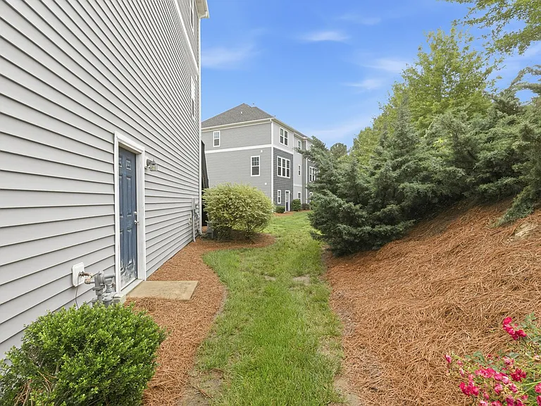 1502 Sharon Rd W — Photo 34