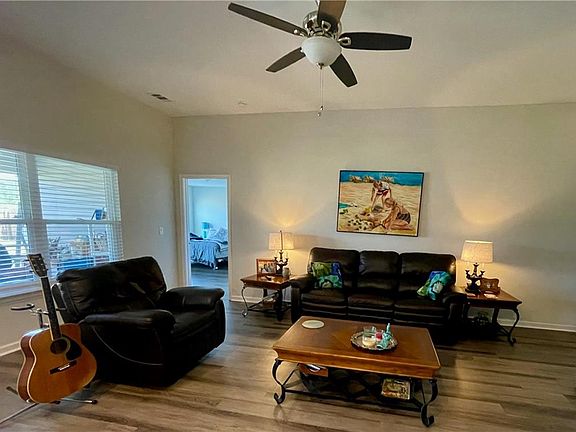 4th image of 212 Roswell Dr E