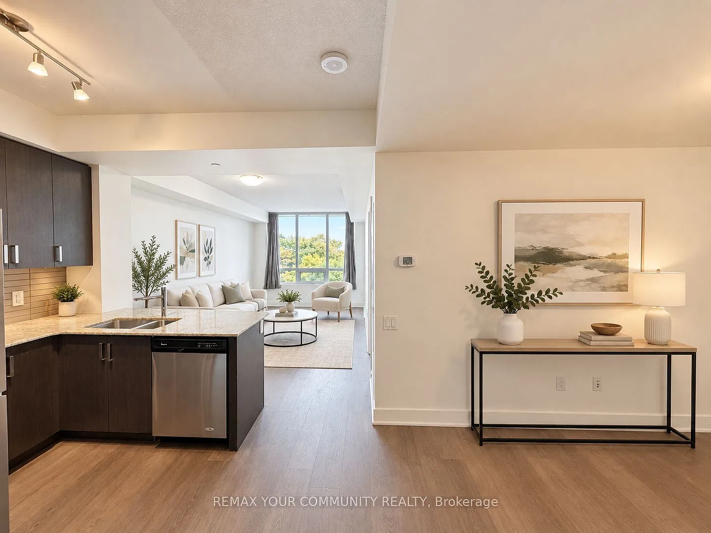 7608 Yonge St — Photo 3