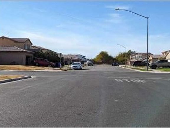 Exterior Neighborhood (street photo)