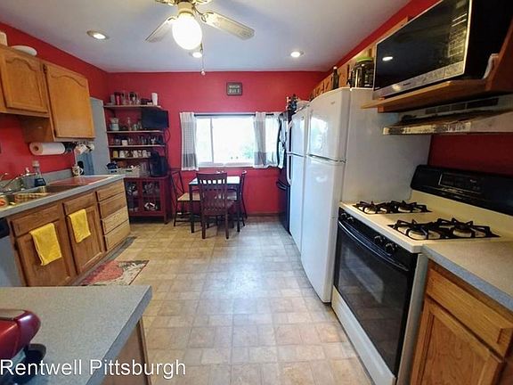 3rd image of 330 Ophelia St #11028317