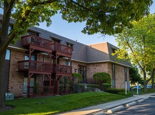 1895 Tall Oaks Dr, Aurora, IL