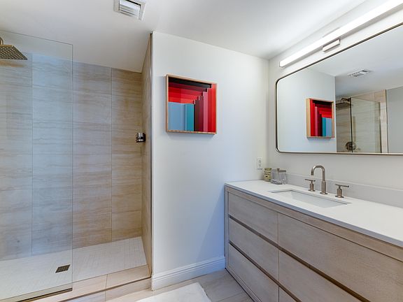 5th image of 610 Clematis Street #716