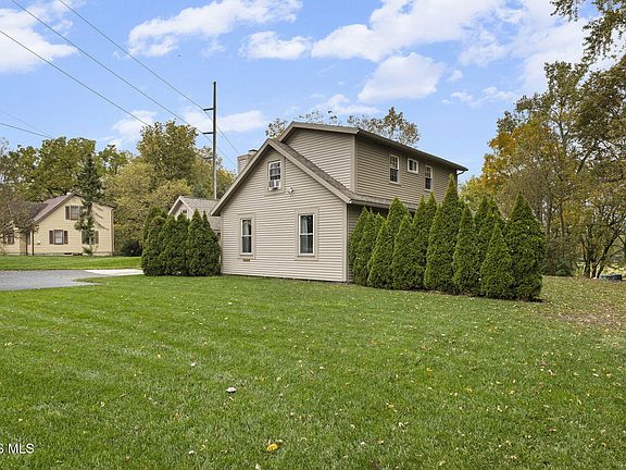 4th image of 25547 W River Rd