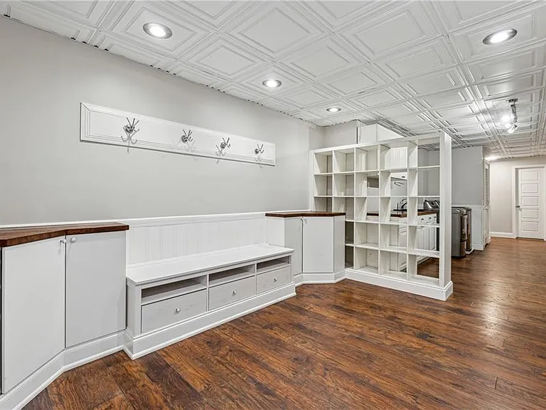 6895 Riverside Dr — Photo 31